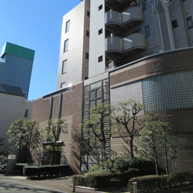 本社の外観写真